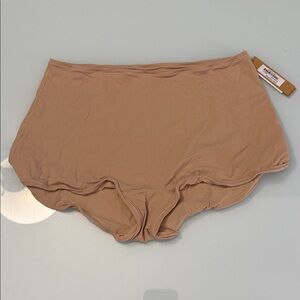 NWT SKIMS Fits Everybody Boyshort